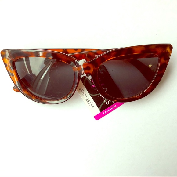 Unlisted Accessories - Tortoise shell cat Eye Brown shades Unlisted Accessories - Tortoise shell cat Eye Brown shades